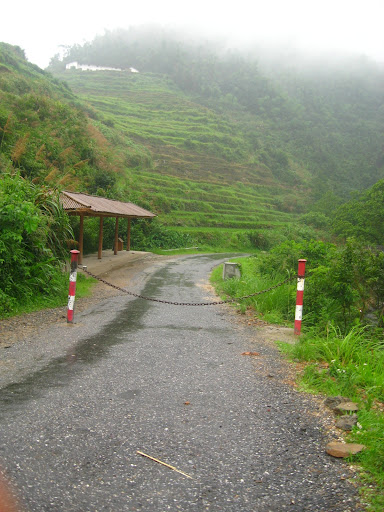 这条路的尽头就是周洛风景区了，也是长沙-周洛公路的尽头