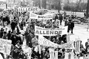 [300pxAllende_supporters3.jpg]