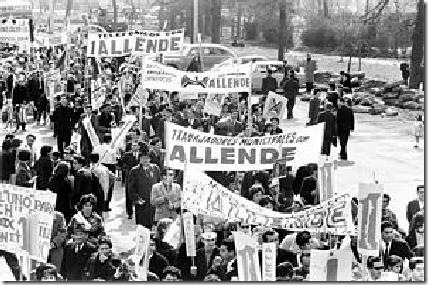 300px-Allende_supporters