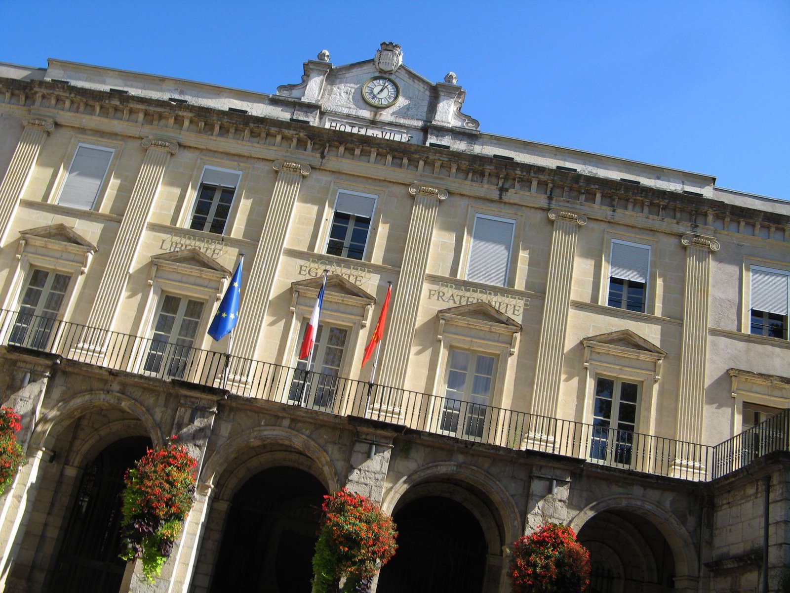 [hoteldeville[2].jpg]