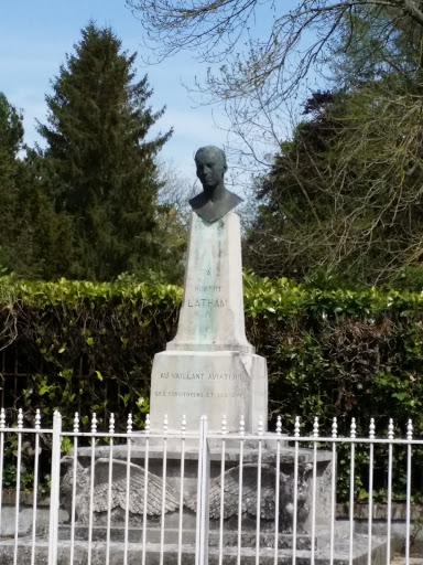Maillebois - Statue D'Hubert Latham