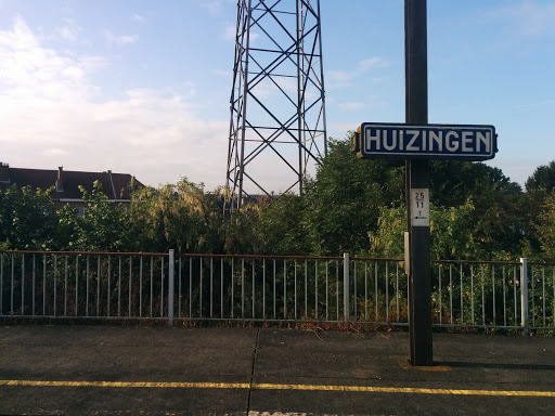 Huizingen Station