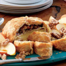 Baked Brie with Toasted Walnuts