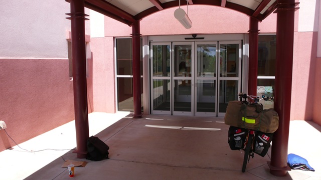 [P21403932.jpg]