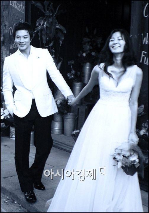 Son Tae-young and Kwon Sang-woo Sweet Wedding Dress