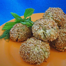 Baked Cheese Balls With Herbs and Sesame Seeds