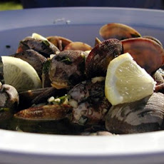 Pacific Northwest Microwbrew Steamers With Bread