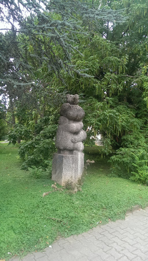 Statue of Two Bears
