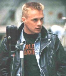 [larry mullen[5].jpg]