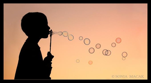 [sonia macak - blowing bubbles[5].jpg]