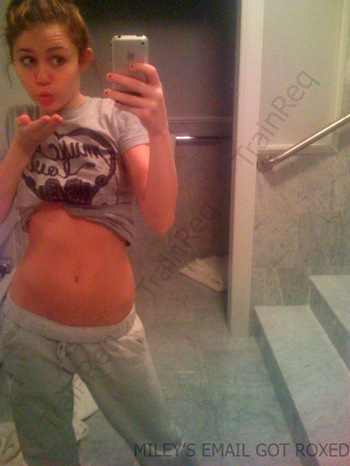 miley cyrus shower photo scandal, hannah montana star miley cyrus baring stomatch image picture
