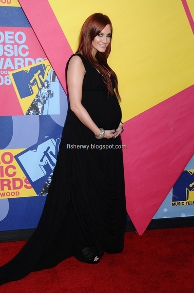 Ashlee Simpson pregnant photo