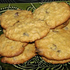 Crispy Oatmeal Chocolate Chip Cookies (Michael Smith)