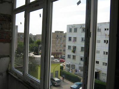 vedere in partea stanga a balconului inchis u termopan