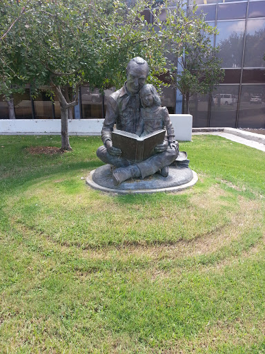 Father Daughter Reading Statue