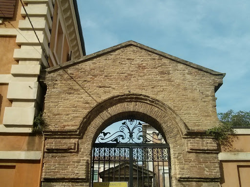 Antica Porta Di Villa Mala 