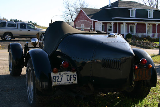 http://lh3.ggpht.com/g.guepe/SQIYmZKbNrI/AAAAAAAAAHI/yB9MgBgj5fk/bugatti_1.jpg
