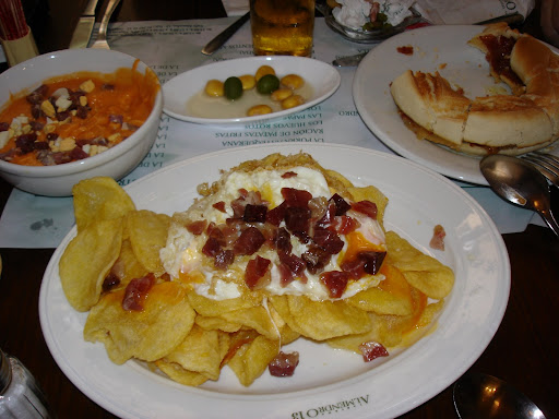 huevos con jamon y salsa holandesa