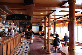 Der &ldquo;Admiral Hornblower's Pub&rdquo; - f&uuml;r diejenigen, die am Morgen danach noch nachtanken wollen.