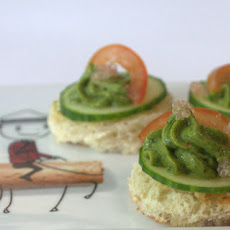 Avocado, goat cheese & mint spread