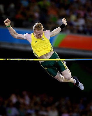 男子撐竿跳澳洲胡克爾奪金牌
