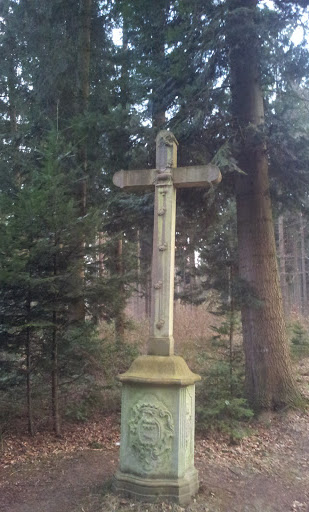 Jäger Kreuz im Wald