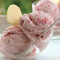 Old-Fashioned Strawberry Ice Cream