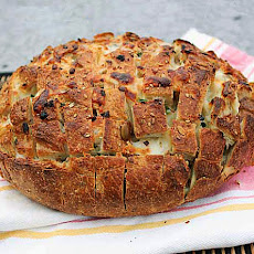 Pull-Apart Spicy Cheese Bread
