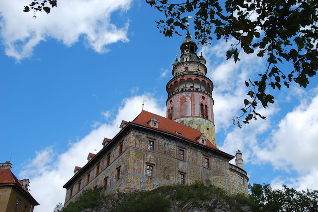 再來一張庫倫洛夫及彩繪塔的照片。