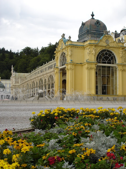 另一個角度的音樂噴泉及長廊。