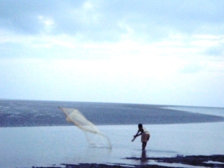 [064 fishermen casting net[2].jpg]