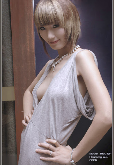 Sexy chinese bikini showgirl 291720036920061117221452_640.jpg