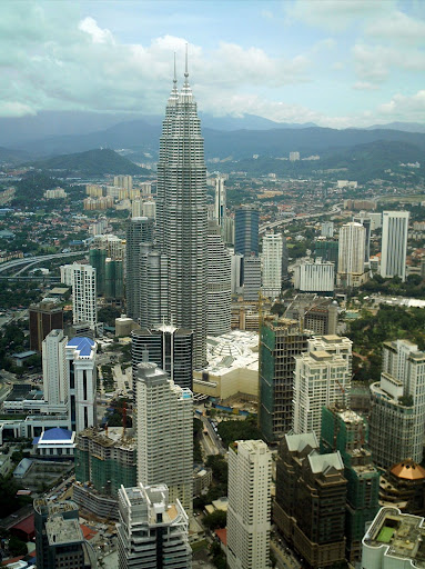 Turnurile Petronas by day