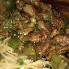 Chicken With Walnuts, Bell Peppers (Capsicum) and Green Onions