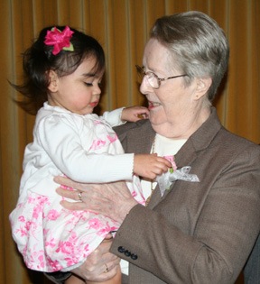 [emmaandgreatgrandma[5].jpg]