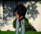 Jei gets his rod in the ground straight for horseshoes