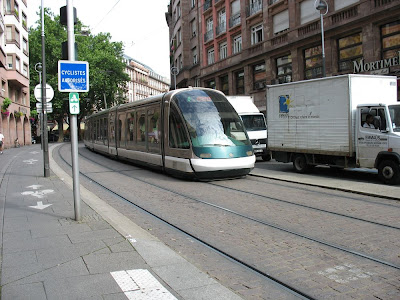 Трамвай на улицах счастливого города Страсбурга. Фото Борика