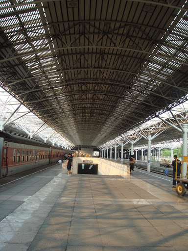 The roof of the platform in Shanghai South Railway Station