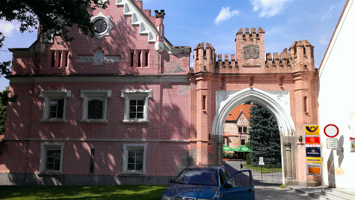  Arch Gate
