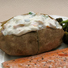 Basic Baked Potato With Bacon, Sour Cream & Chive Topping