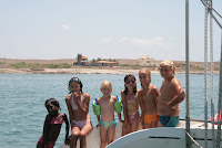 Enfants sur la jupe a Sal au Cap Vert