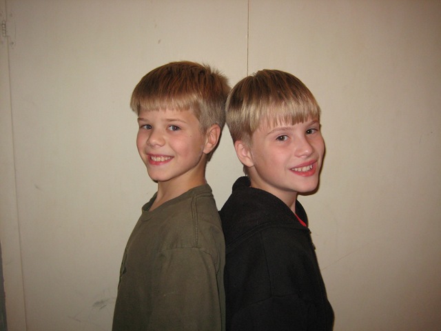 [twins 12 b-day  oct08 062[3].jpg]