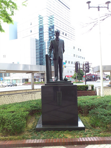 Statue of Hitoshi Tsuchiya  ( Ogaki Kyoritsu Bank) 土屋 斉 像