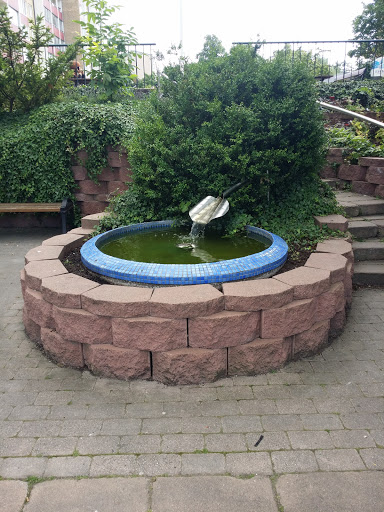 Metal Leaf Water Fountain