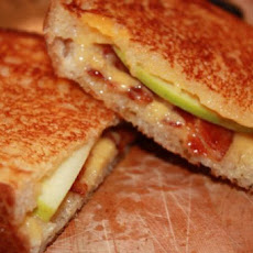 Grilled Cheese With Bacon and Apples