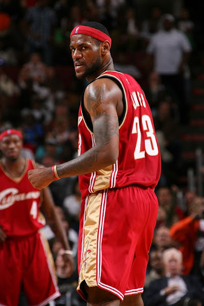 LeBron sits out the last game Wins NBA scoring title