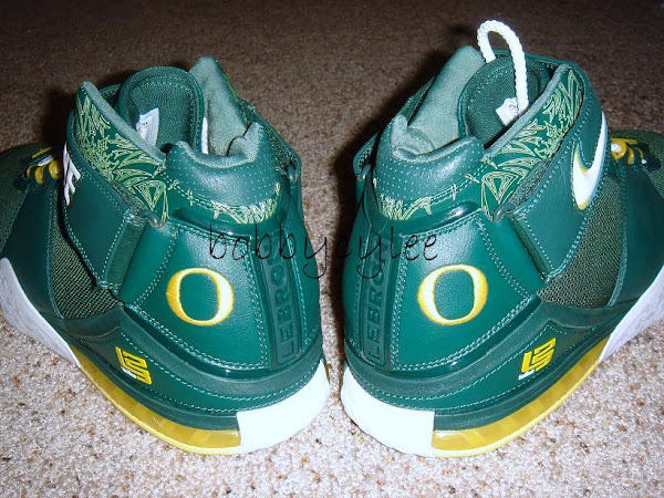 Very Rare Nike Zoom LeBron II Oregon Home vs Away PE