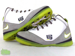Zoom Solder II Dunkman Sample vs Released Comparison lbj soldier ii ss dunkman3 2 Zoom Solder II Dunkman Sample vs Released Comparison