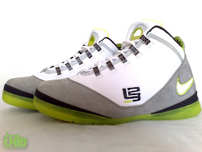 Zoom Solder II Dunkman Sample vs Released Comparison lbj soldier ii ss dunkman3 3 Zoom Solder II Dunkman Sample vs Released Comparison