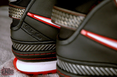 White/Black Varsity Red LeBron VI Sample Showcase nike zoom lebron 6 gr black white red 7 09 White/Black Varsity Red LeBron VI Sample Showcase